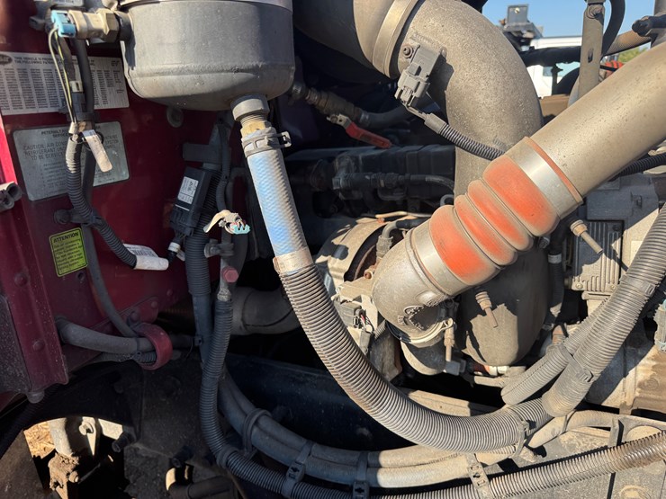 2008-peterbilt-335-image-44