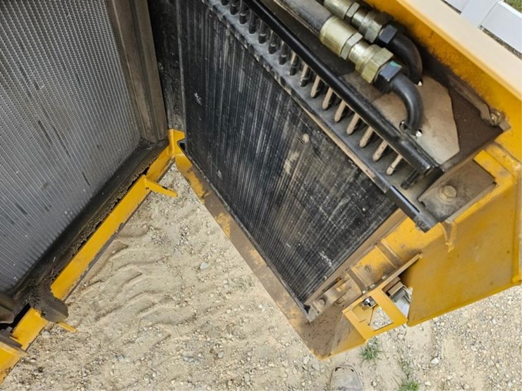 john-deere-325-image-6
