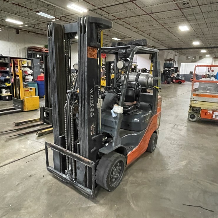 #8019 • Toyota LP Powered Forklift