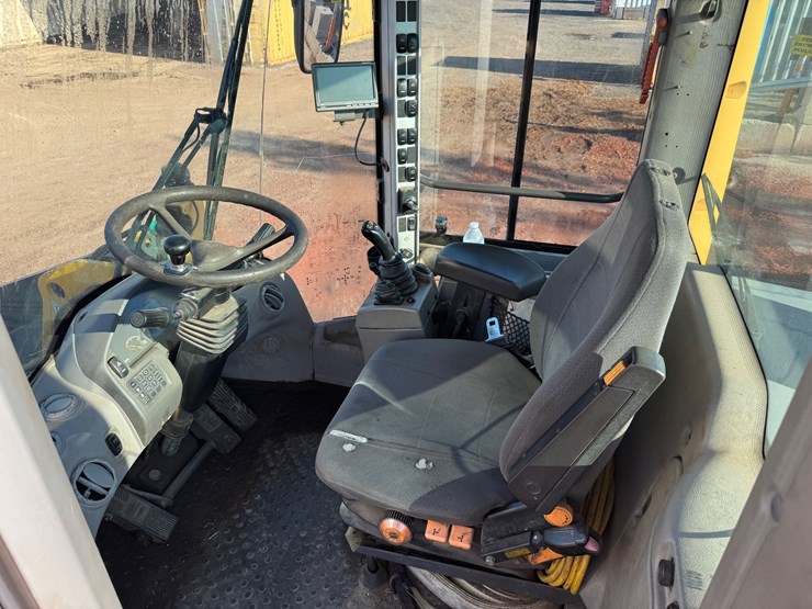 volvo-l90f-image-33