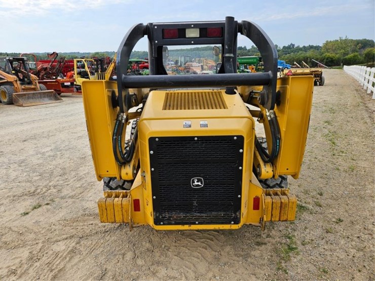 john-deere-325-image-4
