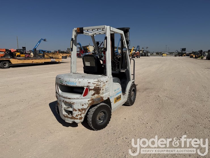 2016-nissan-myg1f2a30v-image-8