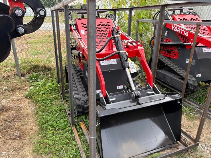 agt-ysrt14-stand-on-skid-loader-image-2