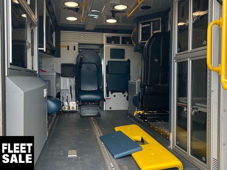 2017-chevrolet-express-s/a-ambulance-image-17