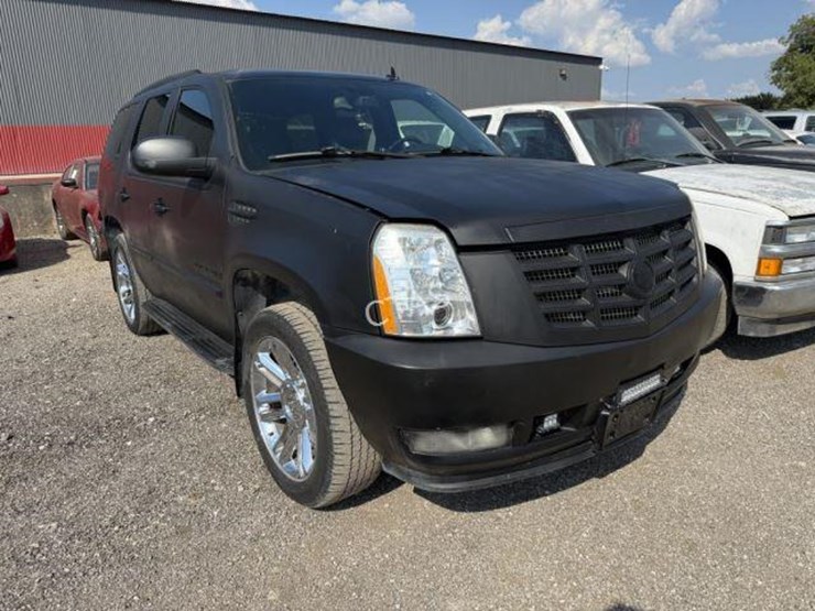 2008-cadillac-escalade-image-2