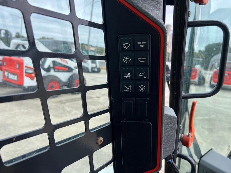 2023-bobcat-t62-image-31