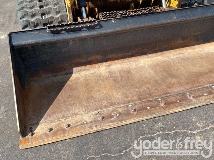 2014-caterpillar-299d-image-10