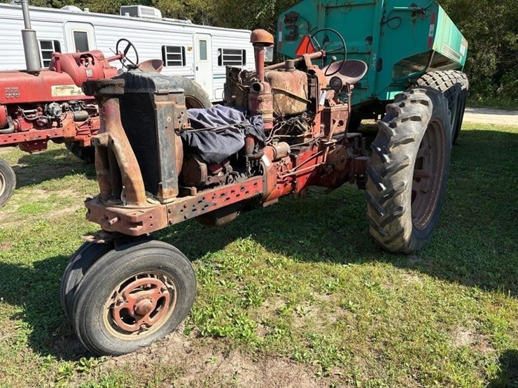farmall-400-diesel-tractor-for-parts-image-1