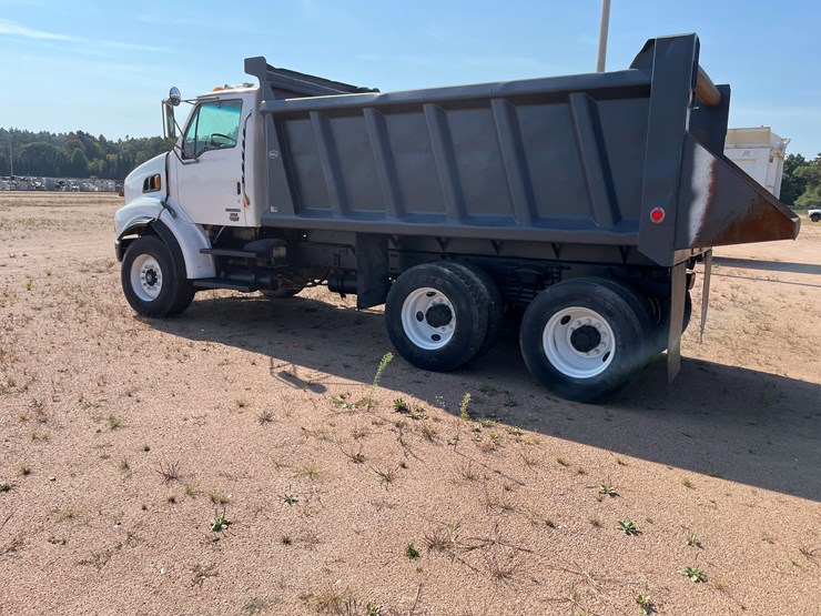 2005-sterling-lt9500-image-21