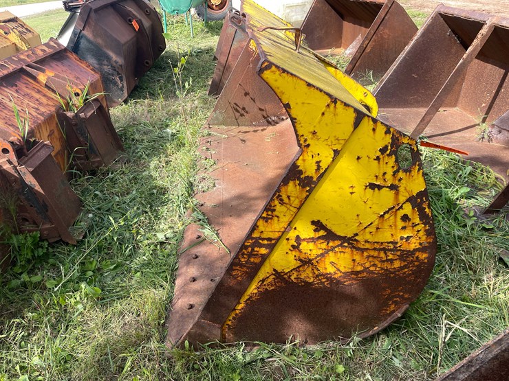 #1147-•-front-loader-bucket-attachment-image-10