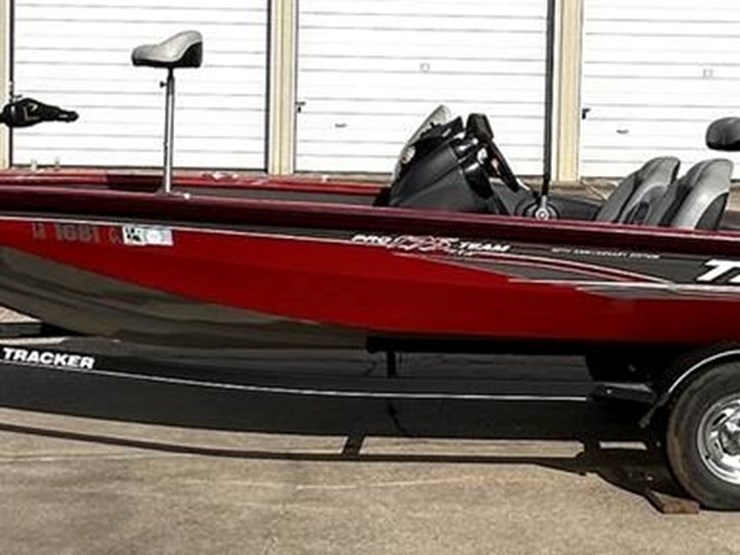 #208-•-2018-tracker-pro-175-team-txw-boat-image-3