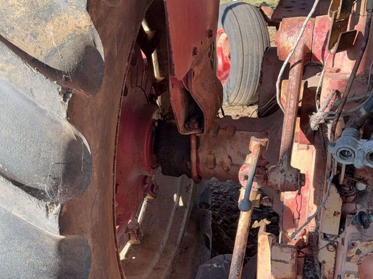 farmall-806-image-29