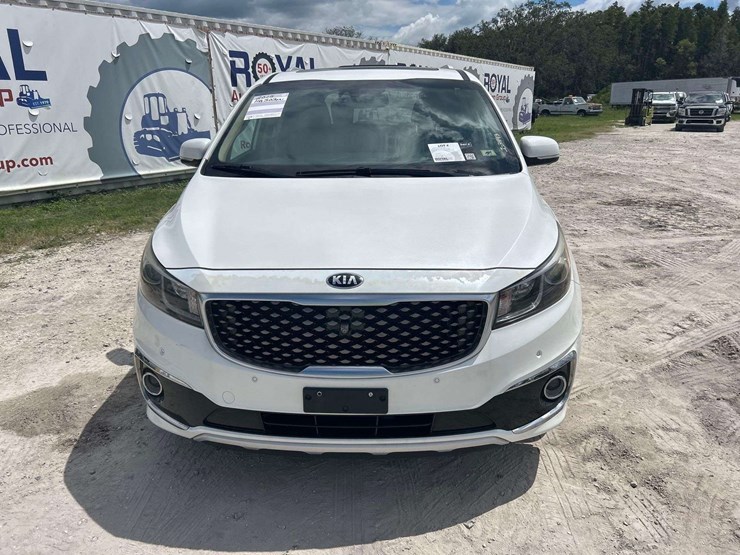 2015-kia-sedona-image-23
