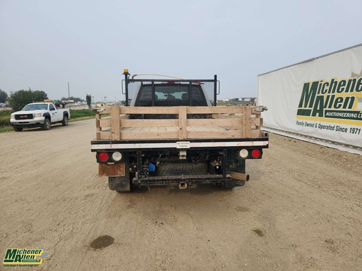 2021-ford-f350-image-26