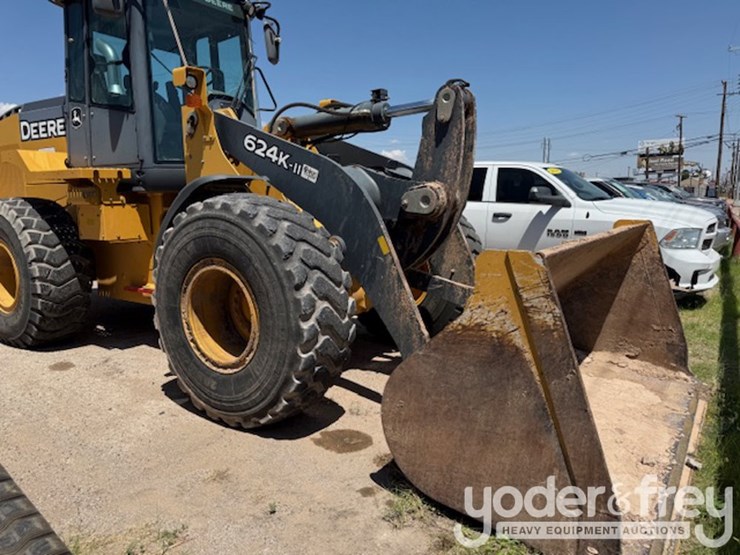 2018-deere-624k-image-4