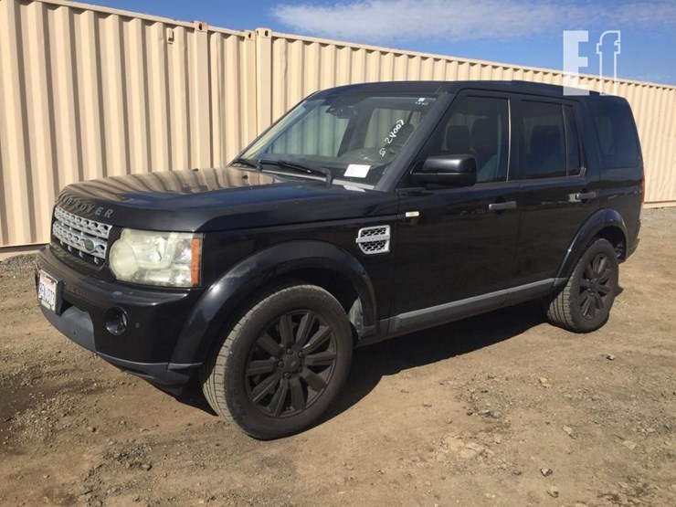 2013-land-rover-lr4-image-1
