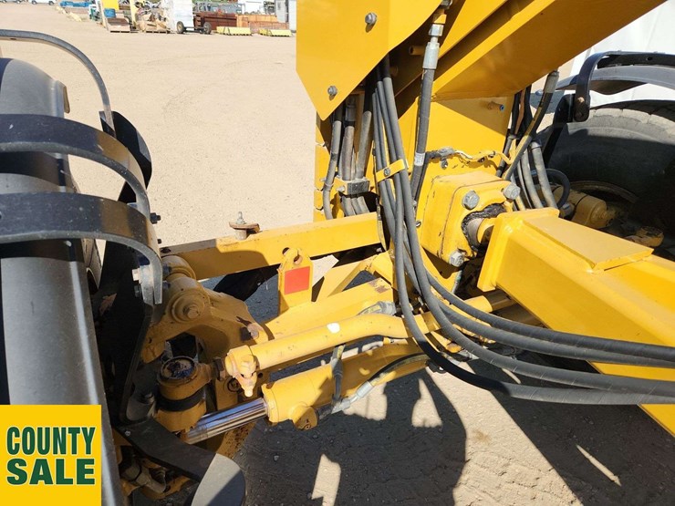 2020-caterpillar-150-awd-image-44