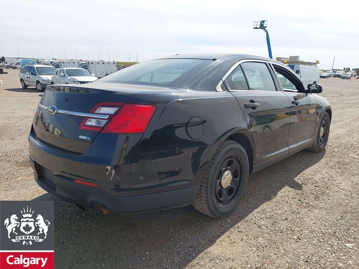 2015-ford-taurus-awd-4dr-sedan-image-4