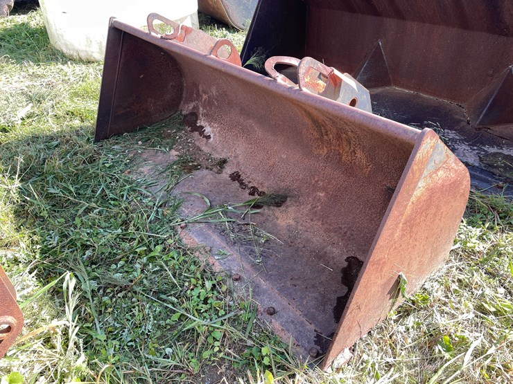 #1284-•-front-loader-bucket-attachment-image-1