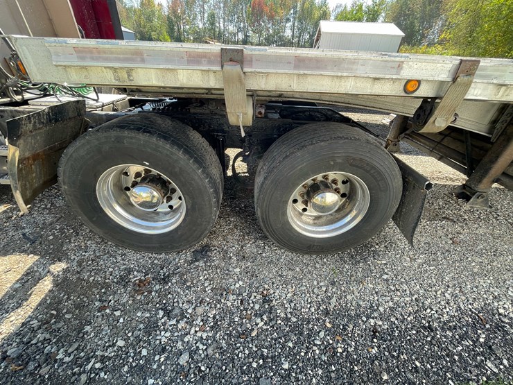 2004-peterbilt-379-image-24