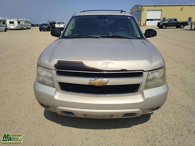 2007-chevrolet-suburban-image-28