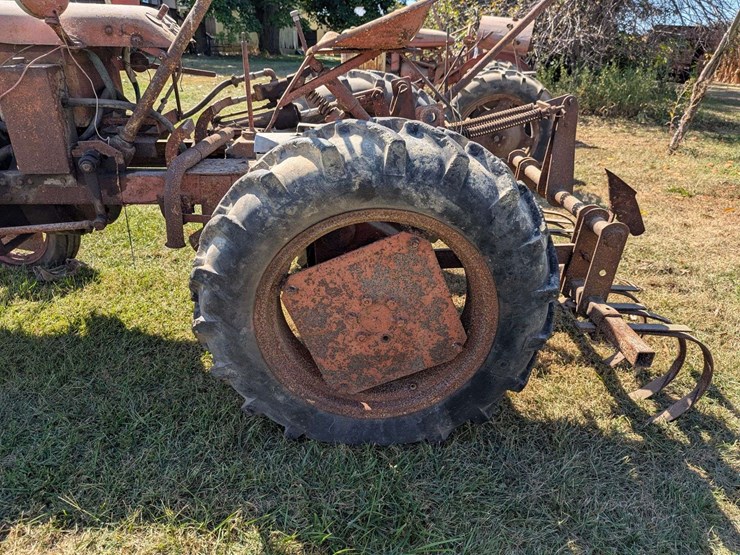 leader-model-b-tractor-image-9