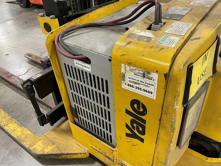 #8012-•-yale-electric-walk-behind-forklift-image-8