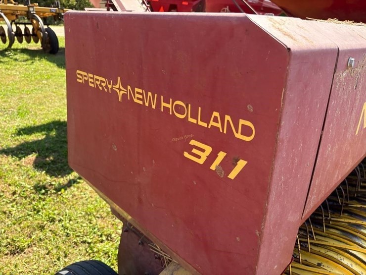 new-holland-311-image-4