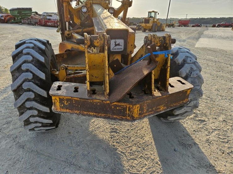 2012-deere-770a-image-9