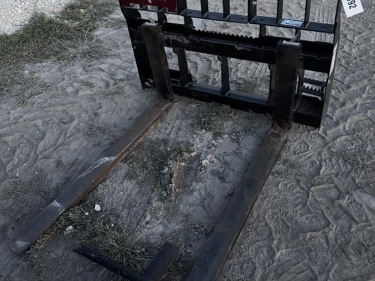 virnig,-48"-skid-steer-pallet-forks.-lightly-image-2