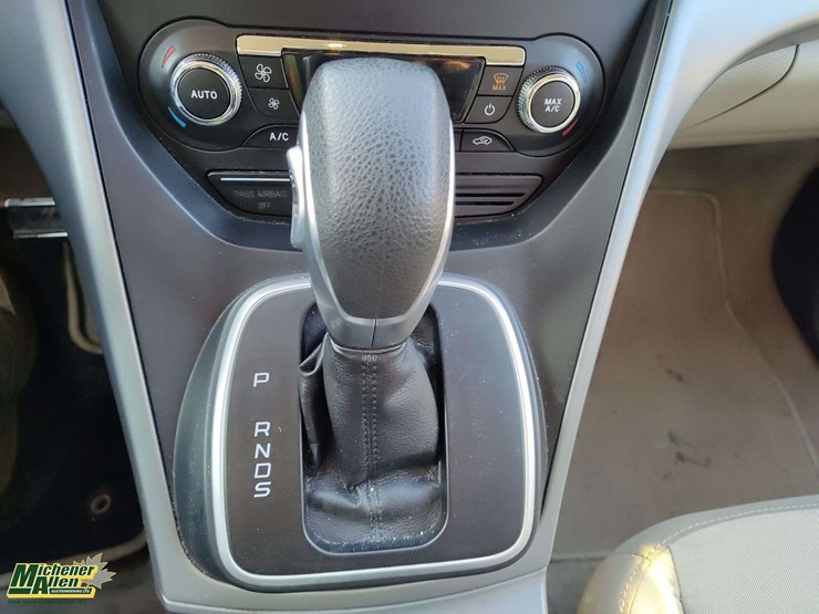 2014-ford-escape-se-image-11