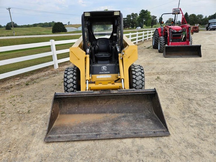 john-deere-325-image-12