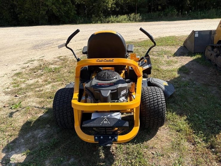 cub-cadet-ultima-zt2-zero-turn-mower-image-4