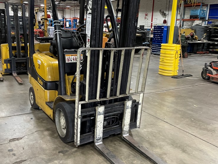 #8010-•-yale-lp-powered-forklift-image-3