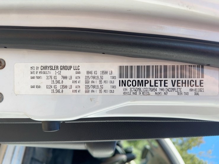 2012-dodge-ram-5500-image-32