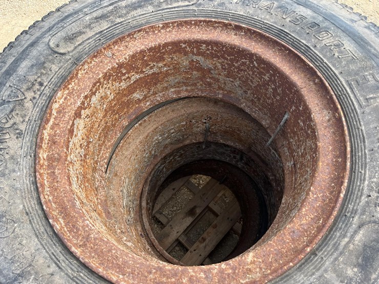split-rim-truck-tires-image-3