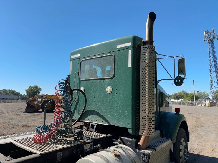 2015-kenworth-t800-image-12