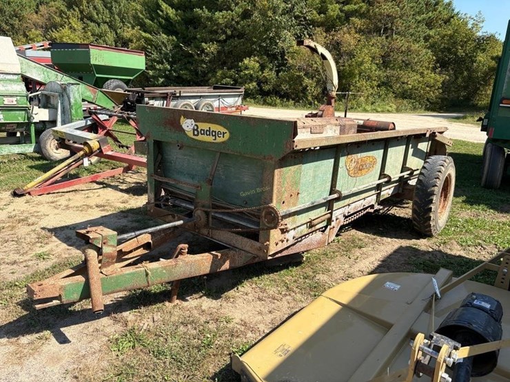 badger-manure-spreader-image-1