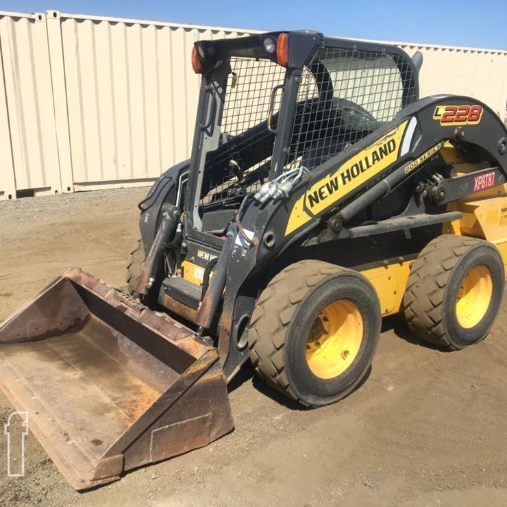 2017 NEW HOLLAND L228