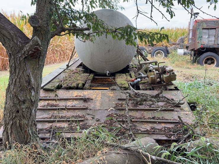 gooseneck-trailer-with-tank-image-8