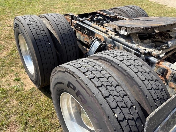 2013-peterbilt-579-image-4