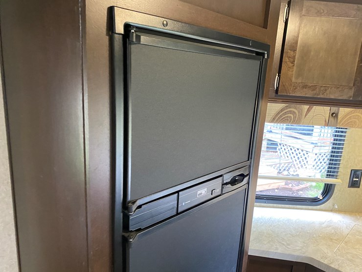 #3304-•-2016-cherokee-limited-274vfk-camper-(has-wi-title)-(three-lakes,-wi)-image-52