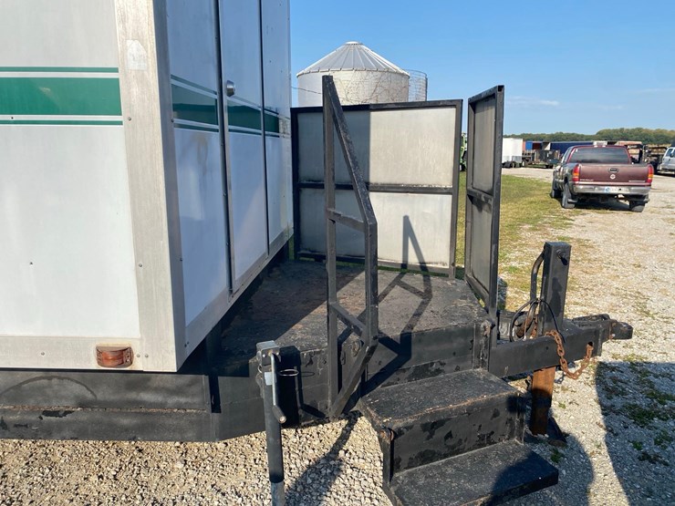 portable-wash-house-trailer-image-18