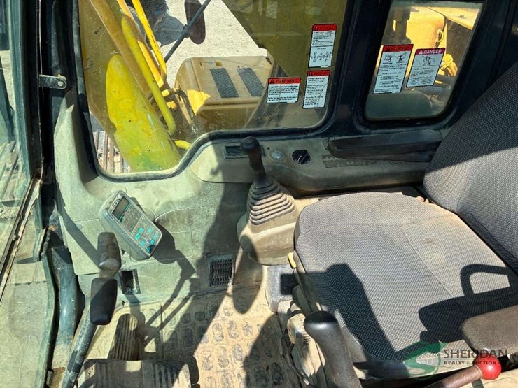 komatsu-pc220-lc-image-27