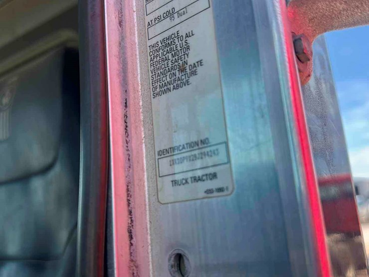 2011-kenworth-t800-image-9