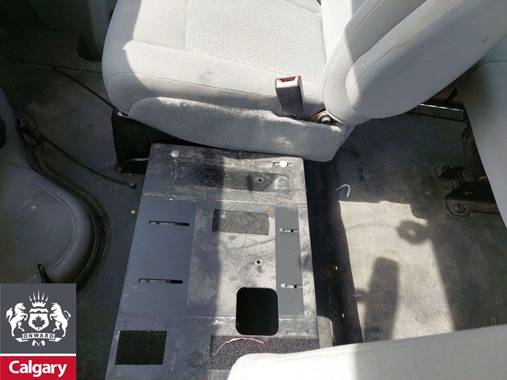 2014-ford-e-series-e-150-super-duty-4x2-3dr-passenger-van-image-11