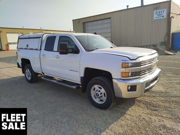 2017-chevrolet-silverado-2500hd-lt-image-2