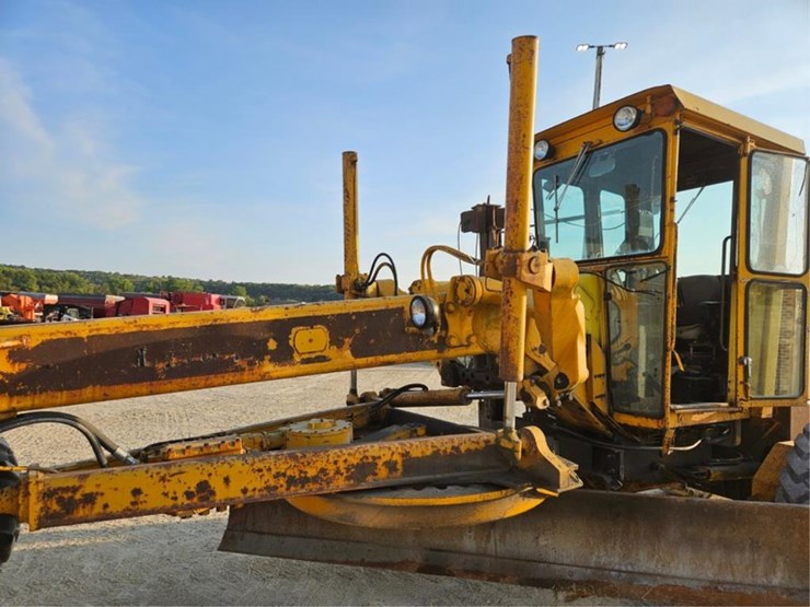2012-deere-770a-image-17