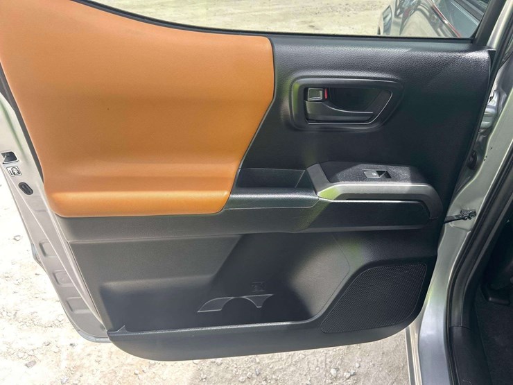 2018-toyota-tacoma-image-18