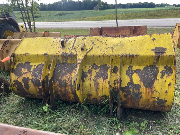 #1147-•-front-loader-bucket-attachment-image-6